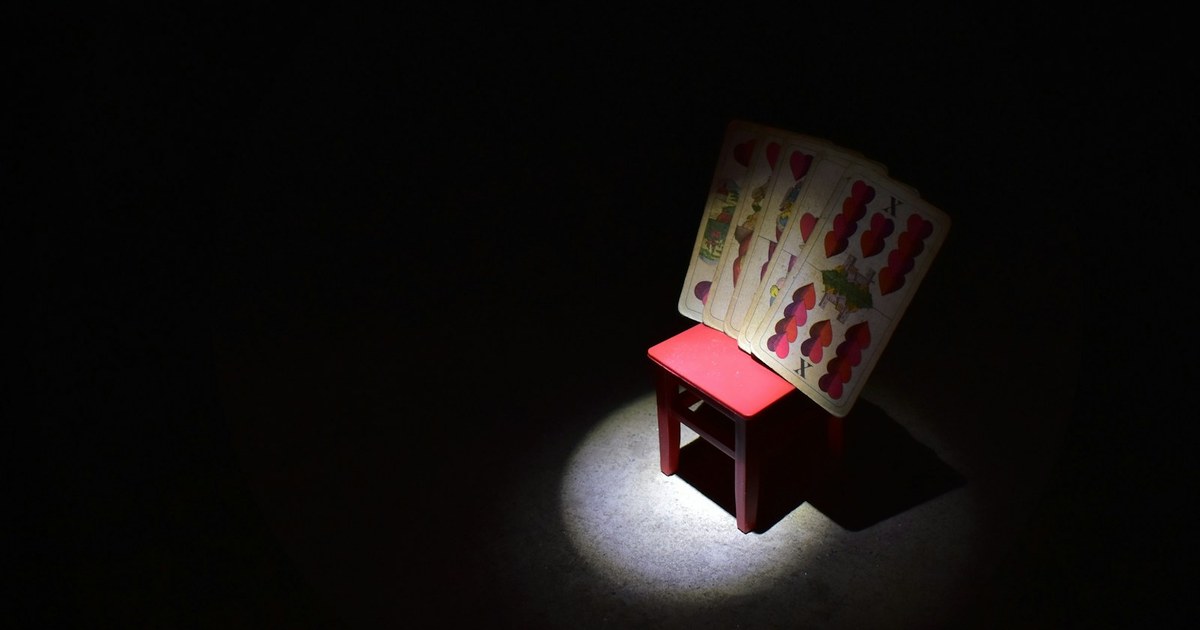 Flop, turn, river là gì? Ba vòng bài chung trong poker