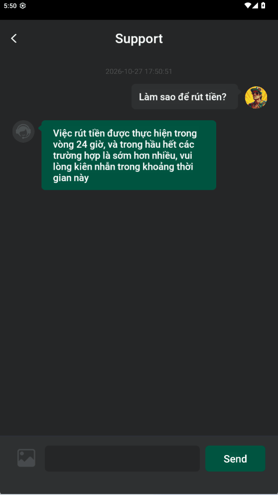 Đoạn chat với bộ phận hỗ trợ VG.Poker, nhân viên trả lời bằng tiếng Việt về thời gian rút tiền 24 giờ